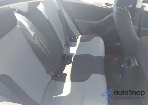 2018 Volkswagen Jetta 1.4T S z USA, uszkodzony, nr VIN 3VW2B7AJ4JM244832